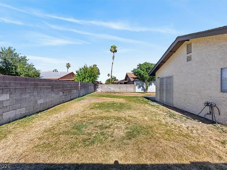6834 Grandola Dr — Photo 35