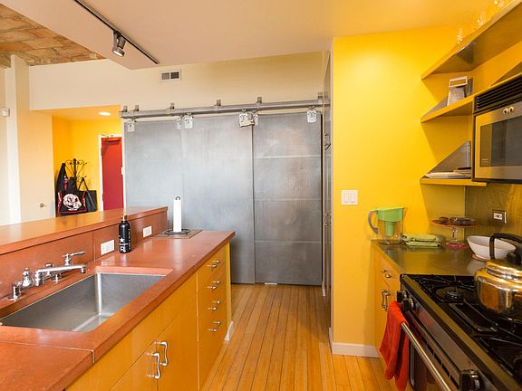 5th image of 120 E Cullerton St APT 206