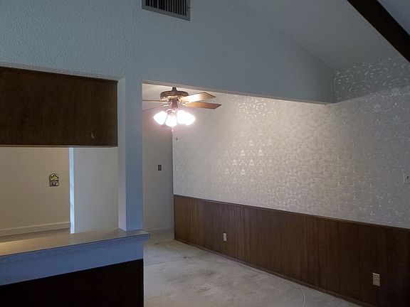 4th image of 5204 Gladstone Dr