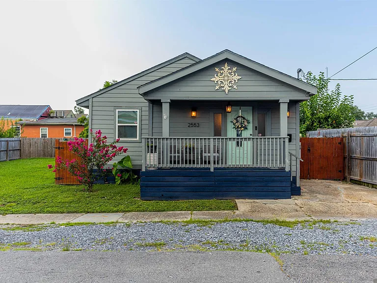 2553 N Rocheblave St — Photo 1