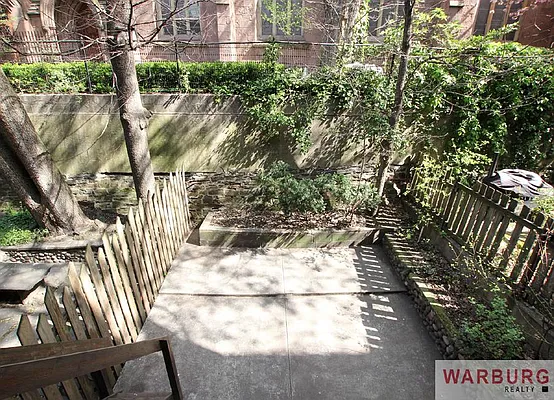 Sold by Warburg | media 9