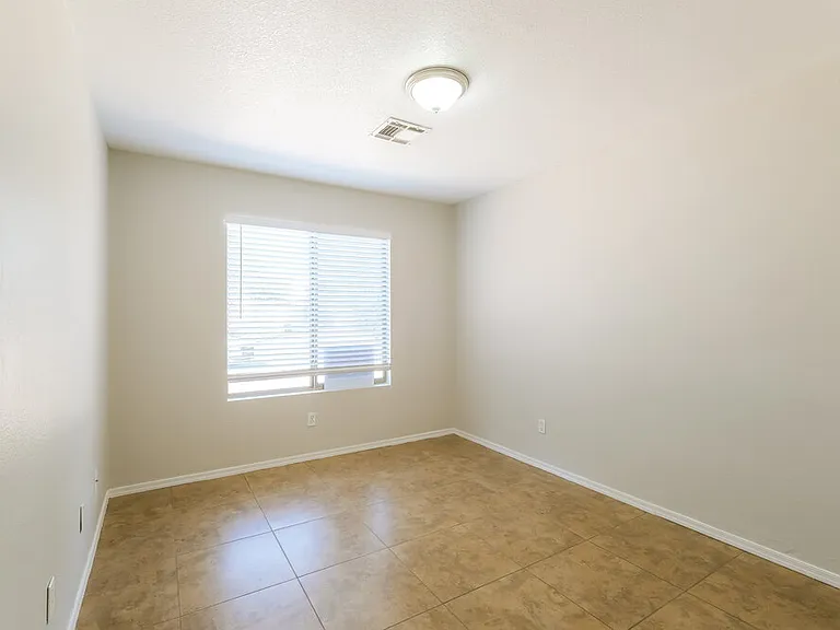 9015 W Roanoke Ave — Photo 14