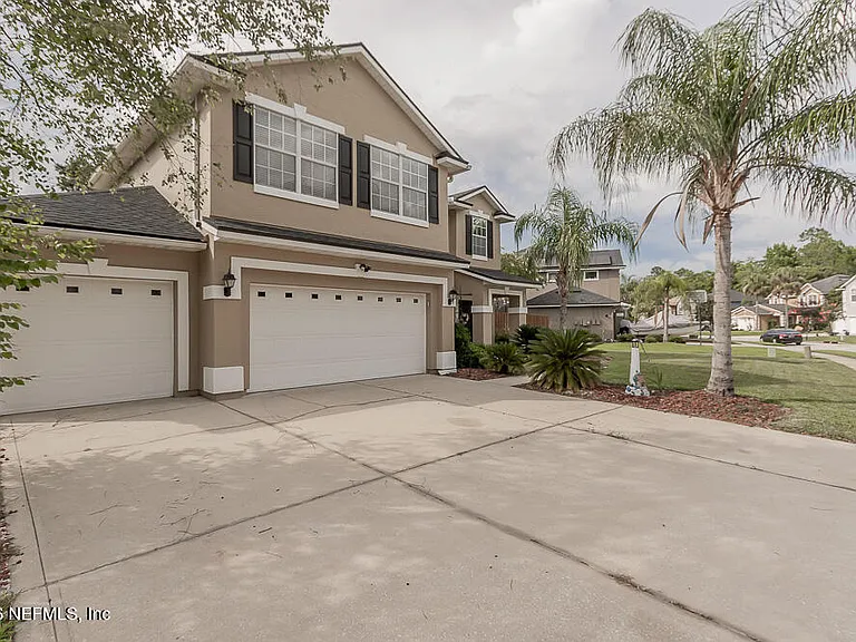 1432 Greyfield Dr — Photo 2