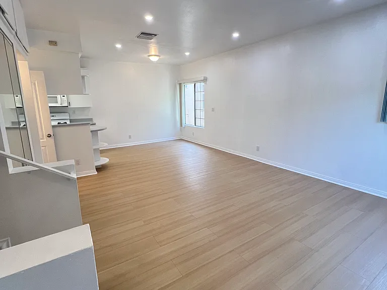 1431 S Shenandoah St #4 — Photo 18