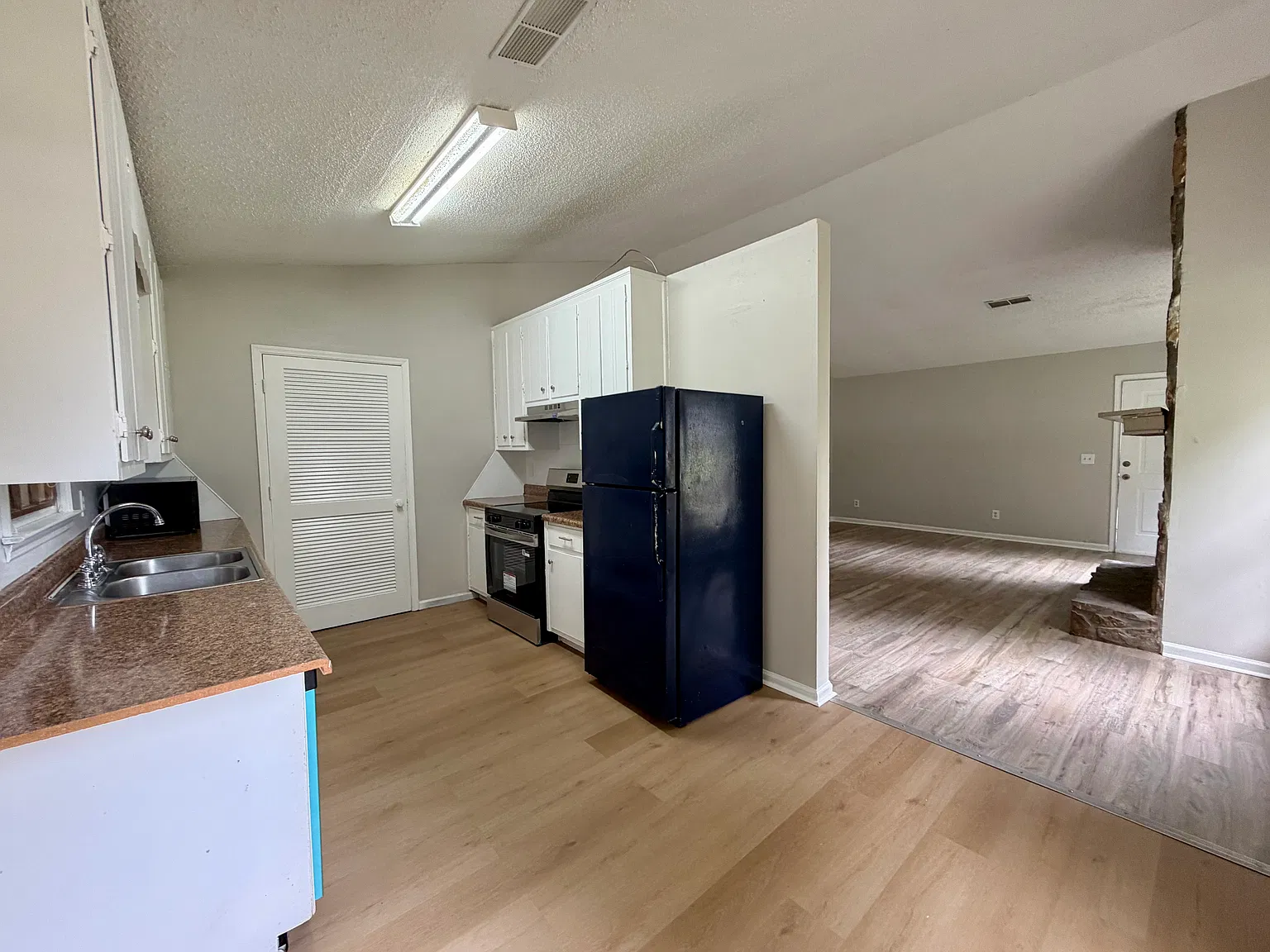 2 bed, 1.5 bath, 1080 sqft, $1,300 — Photo 4