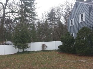 28 Longmeadow Rd, Chelmsford, MA 01824