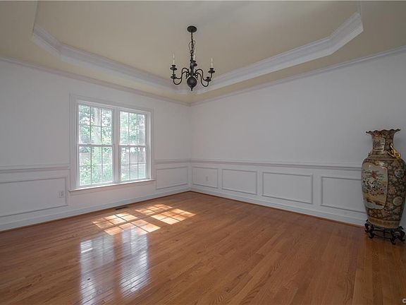 3rd image of 9619 Hill Trace Ct