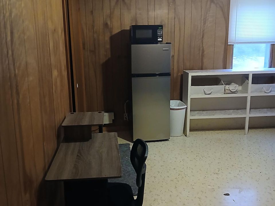 1st image of 1106 W Hempstead Ave