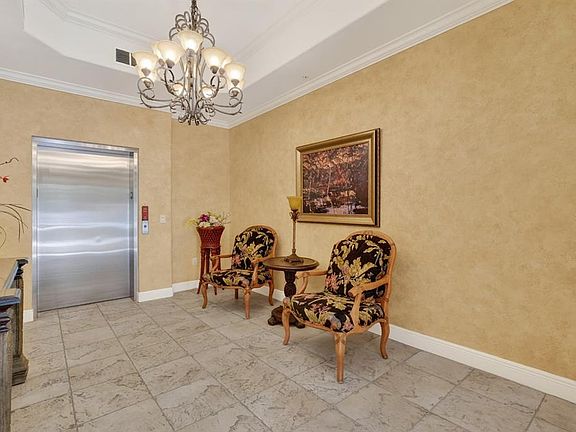 4th image of 40 Casa Bella Cir #1102