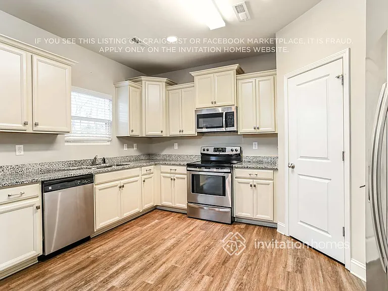 5626 Colonial Garden Dr — Photo 7