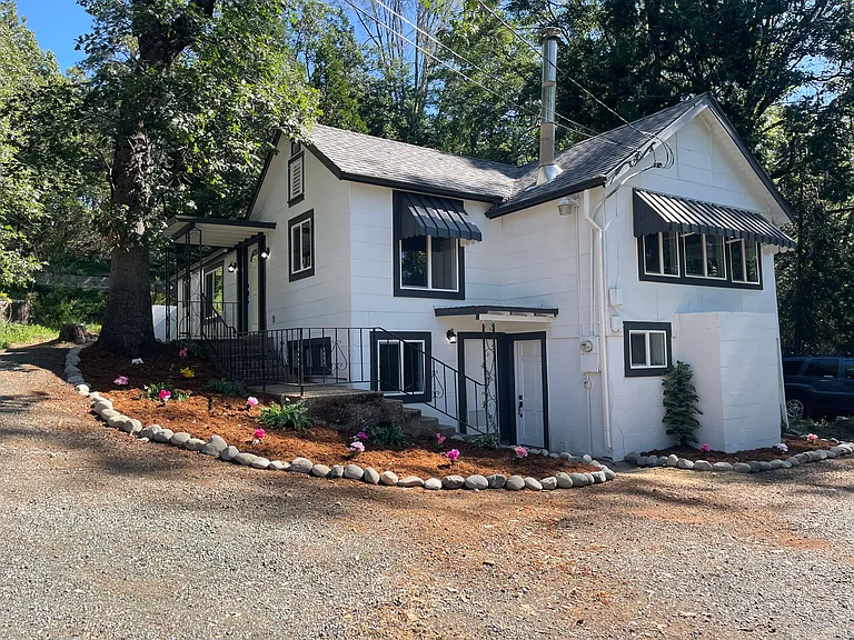 254 Hughes Rd — Photo 1
