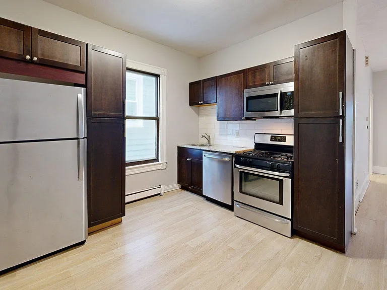 225 E Eagle St #1 — Photo 1