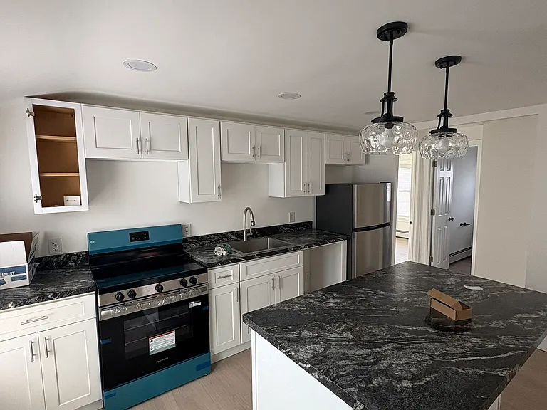 105 Beacon Ave #3 — Photo 6