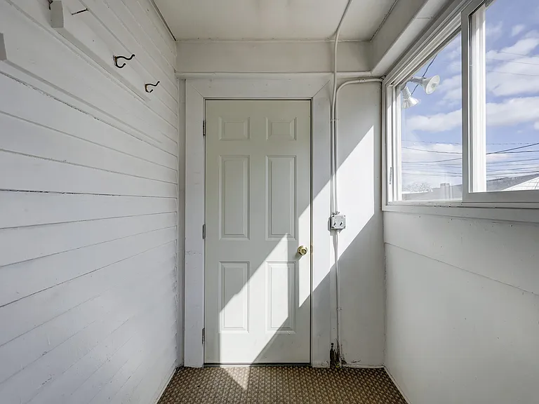 813 S Center St — Photo 36