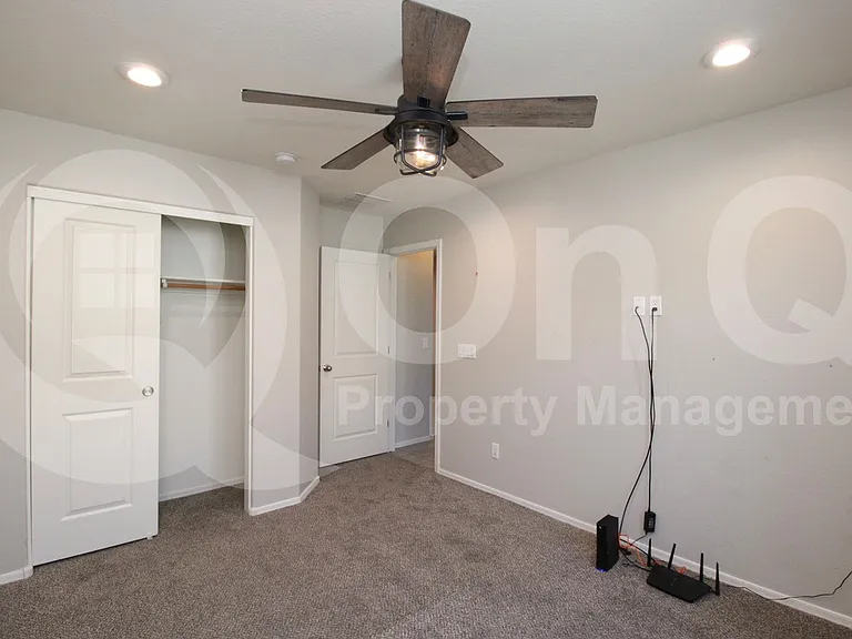 1877 W Overland St — Photo 13