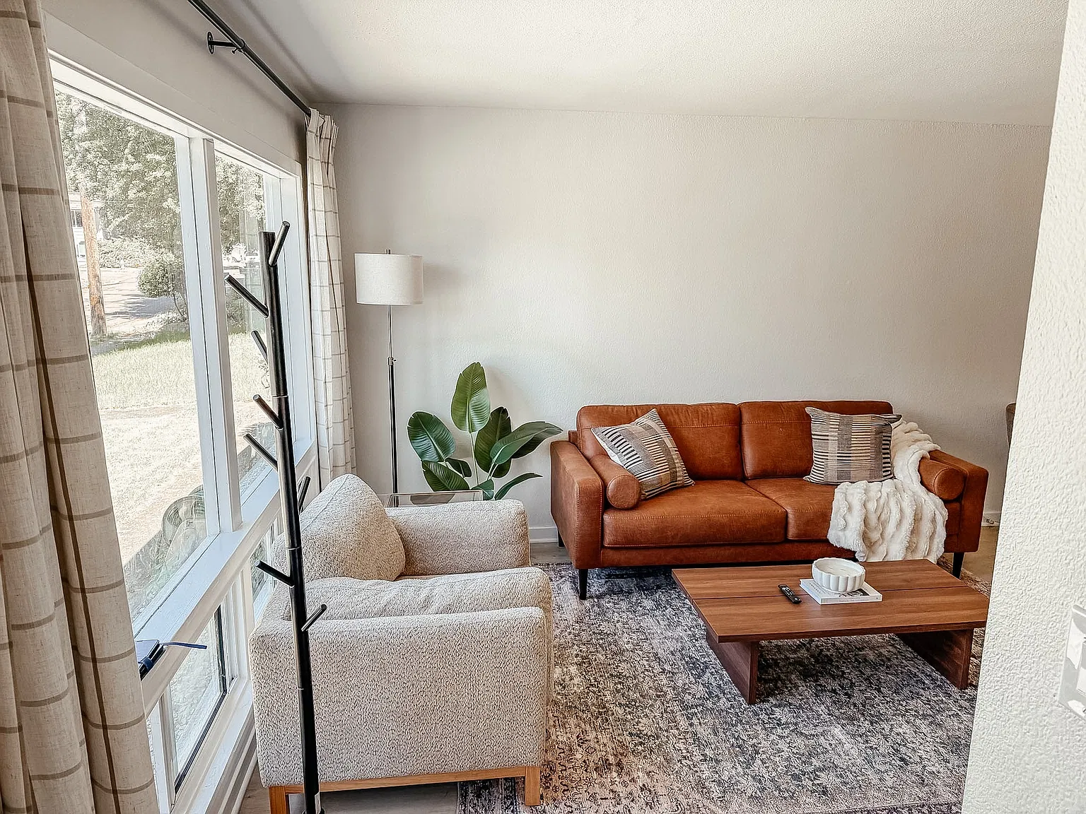 2 bed, 852 sqft, $2,396 — Photo 3
