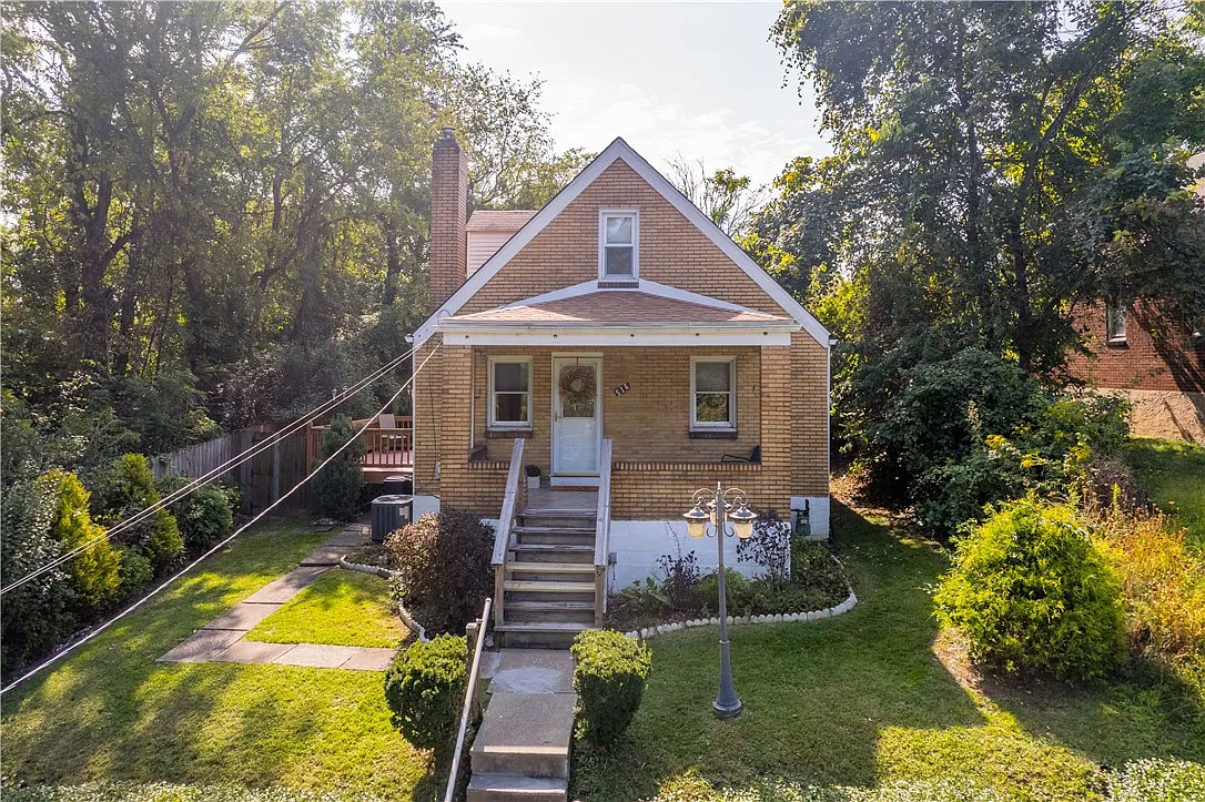 516 Oak St photo 1