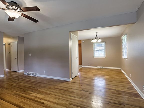 4th image of 11029 Leavenworth St