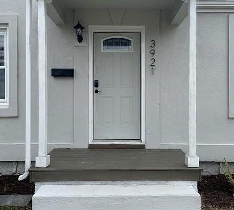 3rd image of 3921 E Chatham Dr