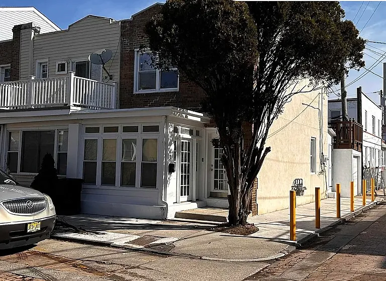 1 N Parker Ave — Photo 1