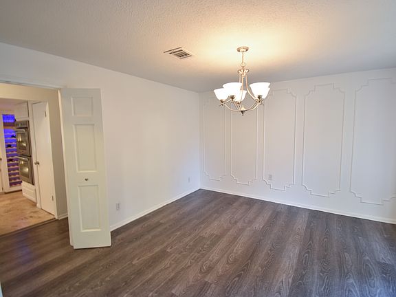 5th image of 703 Romaine Ln