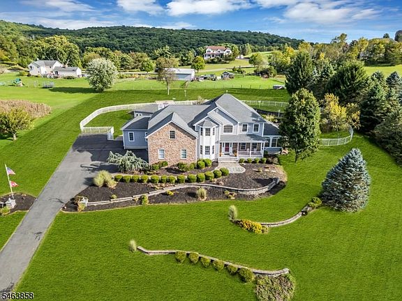 2nd image of 28 Meadow Ridge Ln