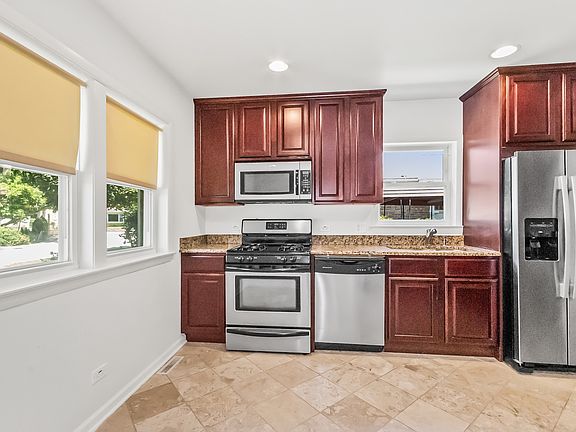 5th image of 232 Thelin Ct