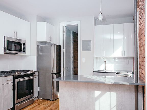 4th image of 383 S 3rd St APT 20