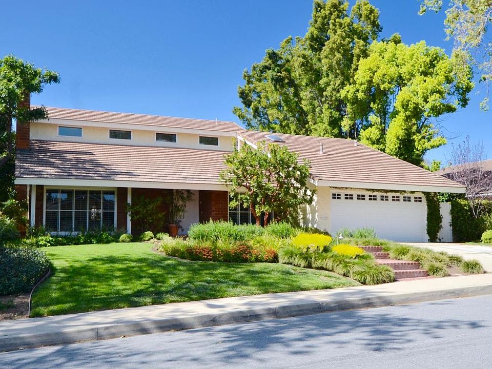 1st image of 2827 E Sierra Dr