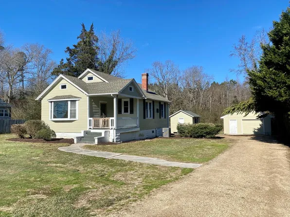 312 Irvington Rd, Kilmarnock, VA 22482