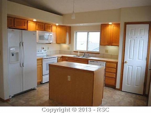 3rd image of 7830 Manston Dr