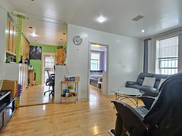 1714 West 12th Street image 2 of 17
