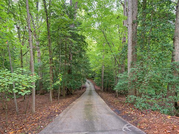 5th image of 1105 Erins Way Ln