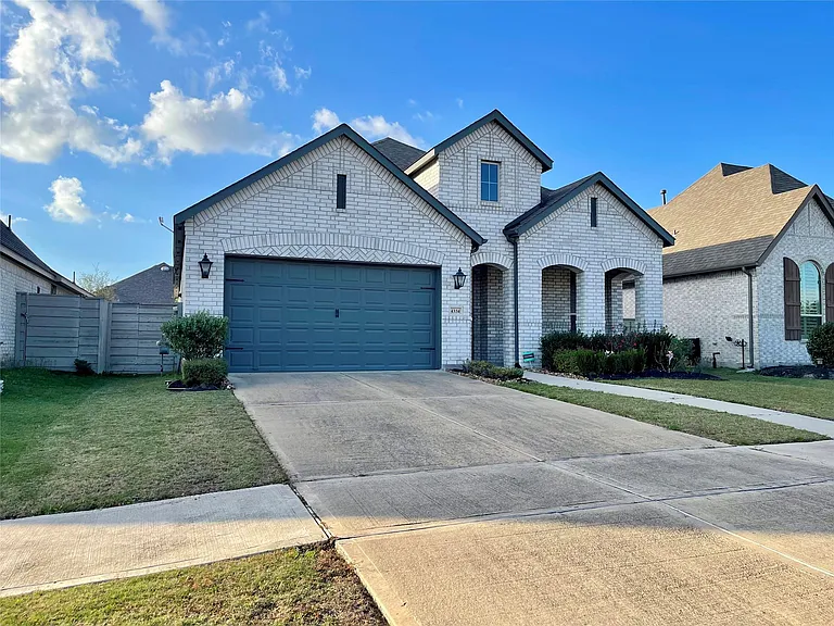 4334 Hemlock Grove Ln — Photo 2