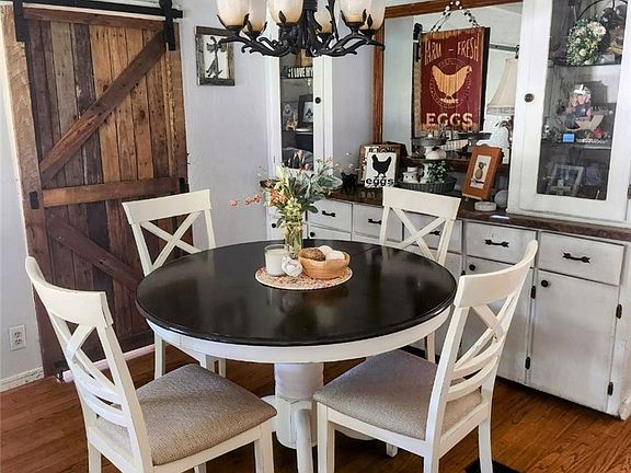 4th image of 2901 S Pine Ridge Ave