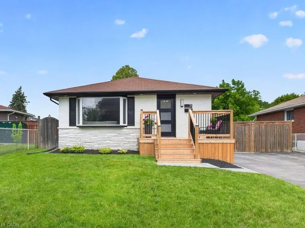74 Balmoral Dr, Brantford, ON N3R 5B9
