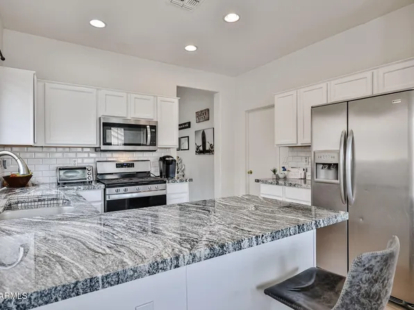 3925 W HACKAMORE Drive, Phoenix, AZ 85083