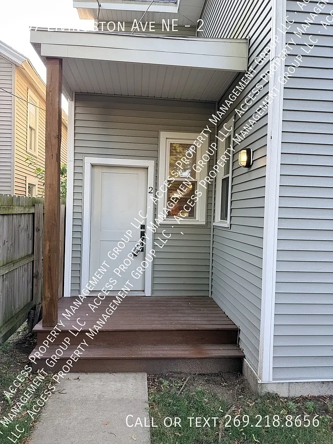 Belknap Lookout Area 4 Bed 2 Bathroom Almost New — Photo 1