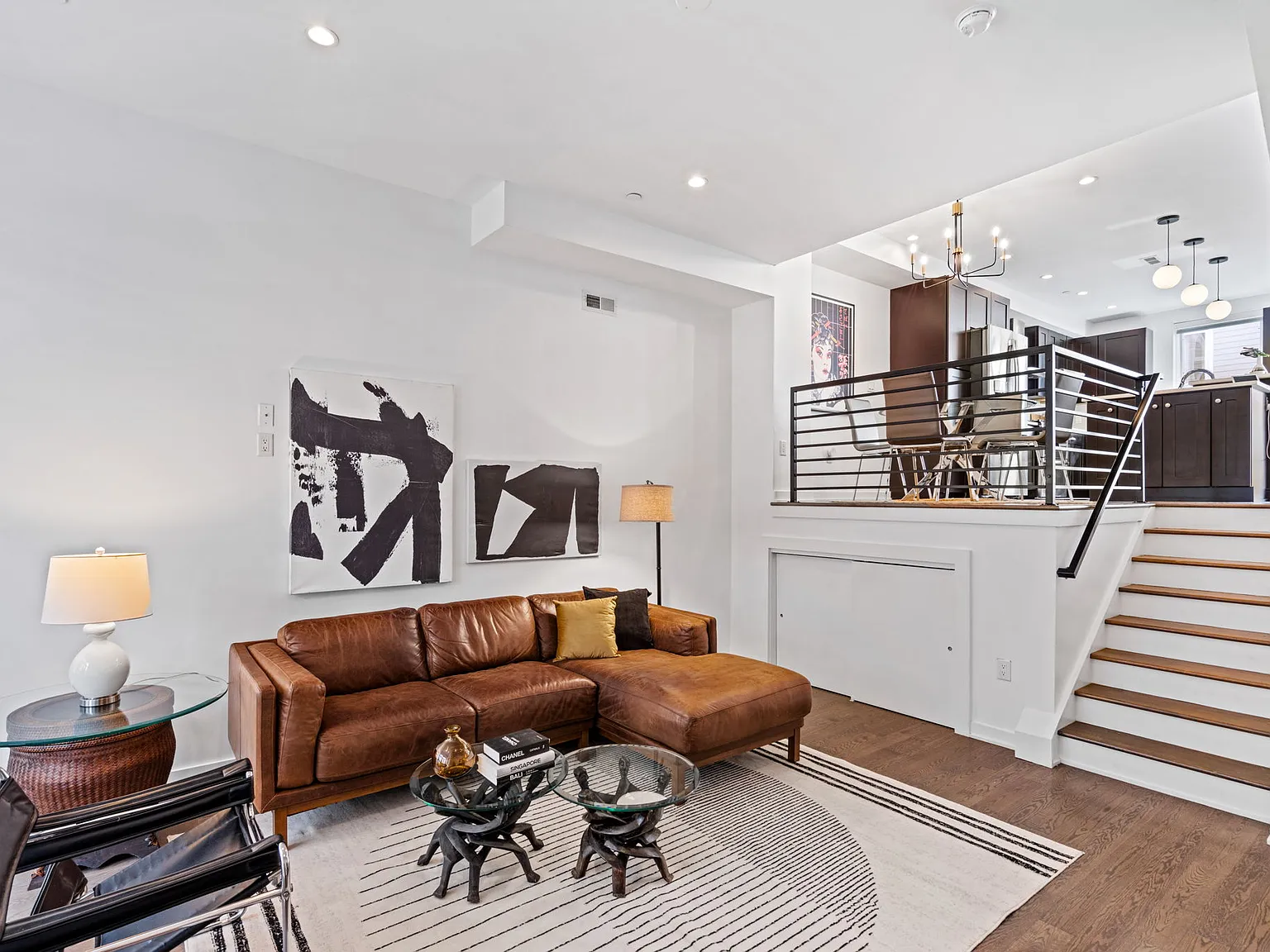 3 bed, 2.5 bath, 2700 sqft, $4,300 — Photo 2