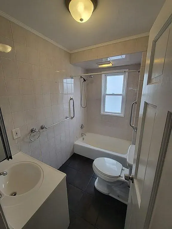 3 bed, 1200 sqft, $3,500 — Photo 3