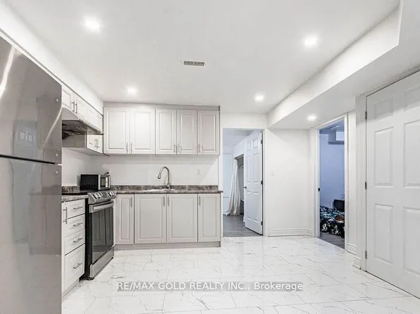 60 Block Rd, Brampton, ON L7A 5B3