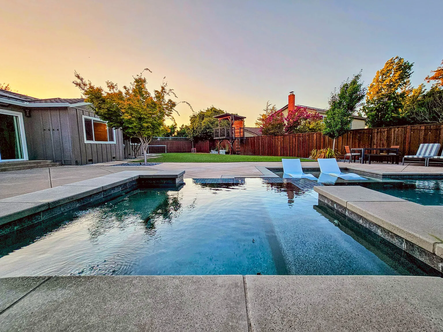 3 bed, 1423 sqft, $5,495 — Photo 2