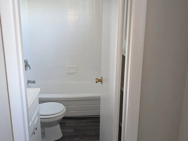 1 Bedroom - Bathroom
