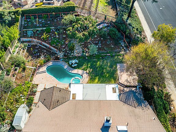 5th image of 3398 Erinlea Ave