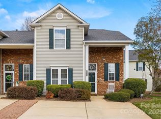 8830 Cinnabay Dr, Charlotte, NC 28216
