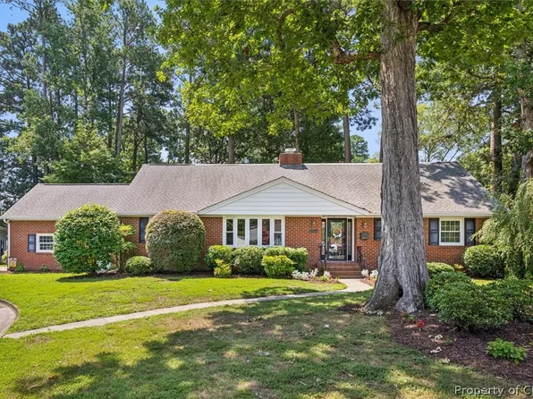 2 Beacon Cir, Hampton, VA 23664