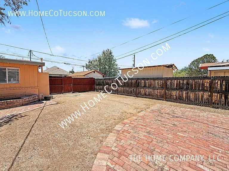 542 E Speedway Blvd — Photo 15