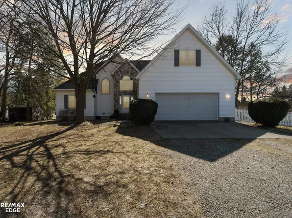 193 Turrill Rd, Lapeer, MI 48446