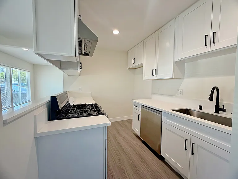 410 E Cherry Ave — Photo 3
