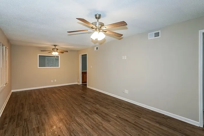 3 bed, 1.5 bath, 1482 sqft, $1,345 — Photo 4